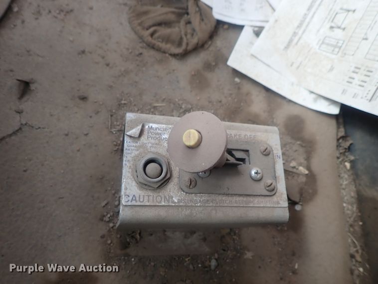 image for item DC1472 1994 White GMC WCA  semi truck