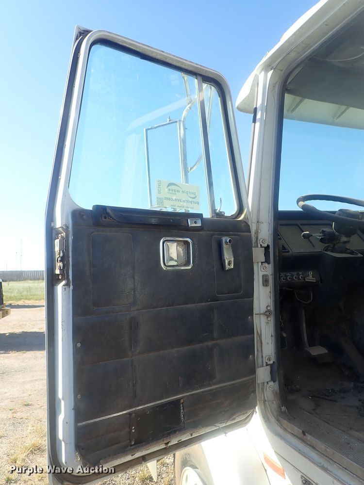 image for item DC1472 1994 White GMC WCA  semi truck