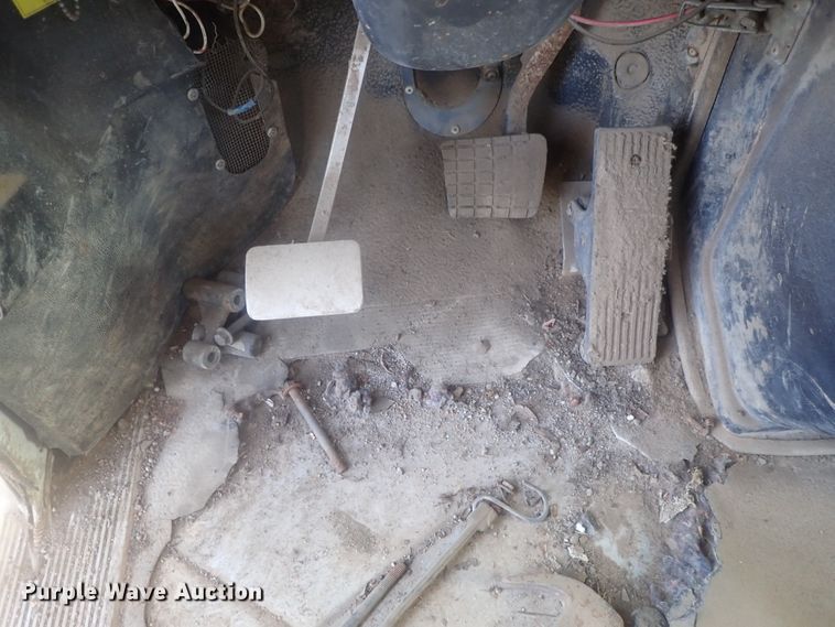 image for item DC1472 1994 White GMC WCA  semi truck