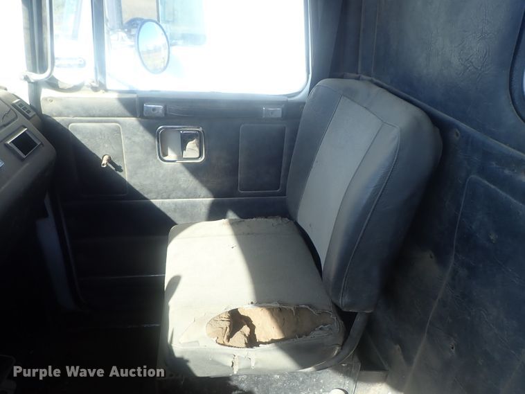 image for item DC1472 1994 White GMC WCA  semi truck