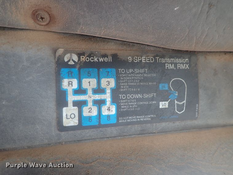 image for item DC1472 1994 White GMC WCA  semi truck