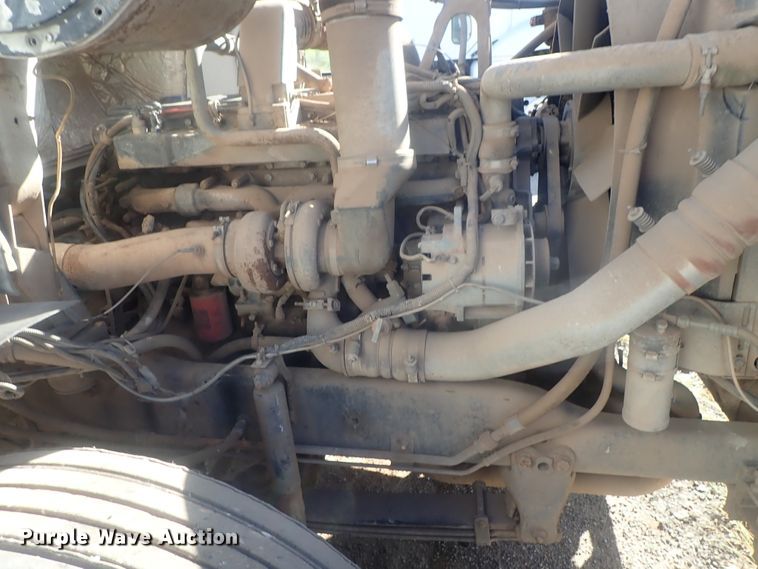 image for item DC1472 1994 White GMC WCA  semi truck