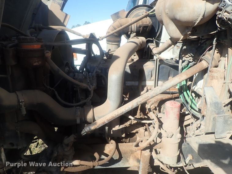 image for item DC1472 1994 White GMC WCA  semi truck