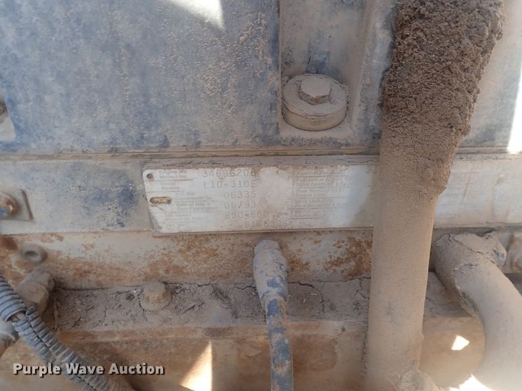 image for item DC1472 1994 White GMC WCA  semi truck