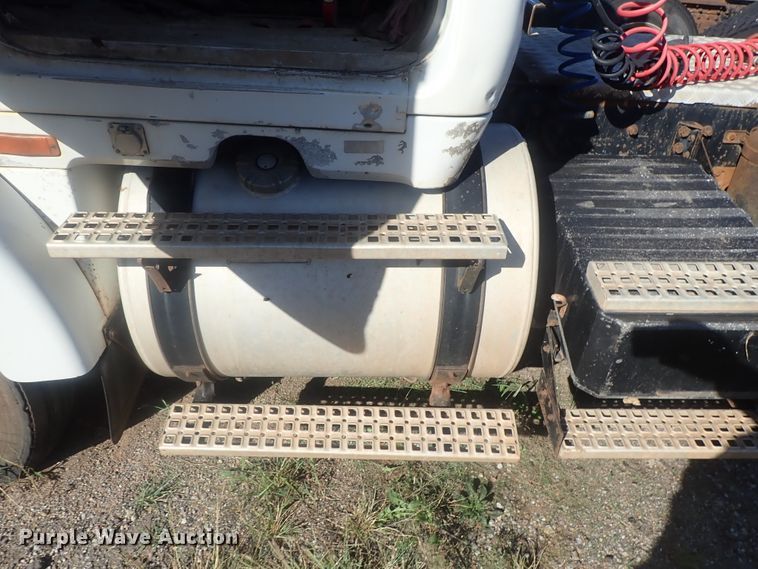 image for item DC1472 1994 White GMC WCA  semi truck