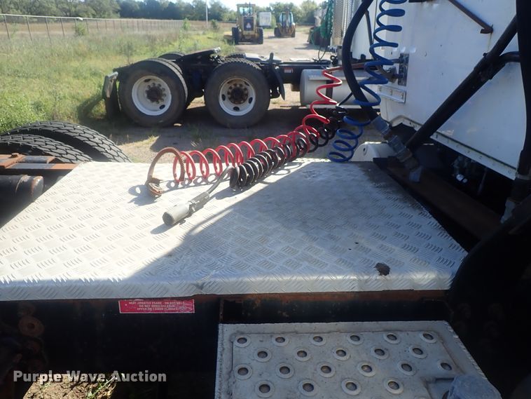 image for item DC1472 1994 White GMC WCA  semi truck