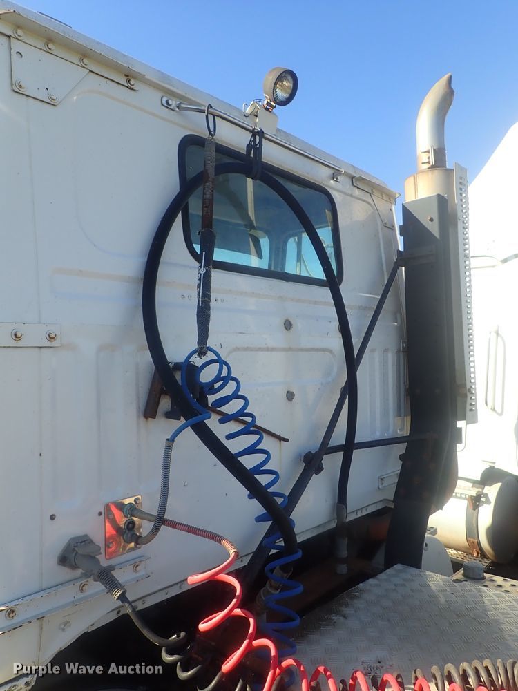 image for item DC1472 1994 White GMC WCA  semi truck