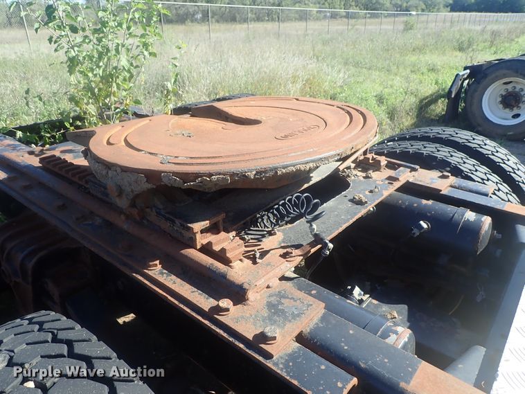 image for item DC1472 1994 White GMC WCA  semi truck