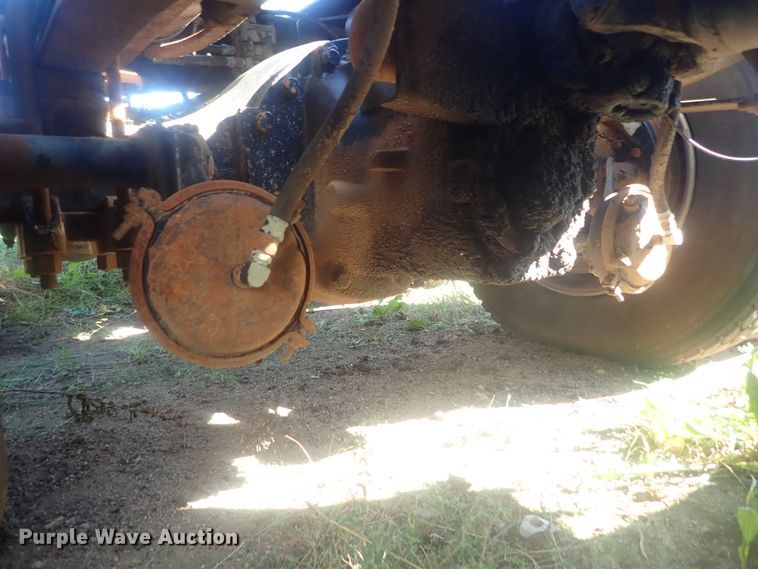 image for item DC1472 1994 White GMC WCA  semi truck