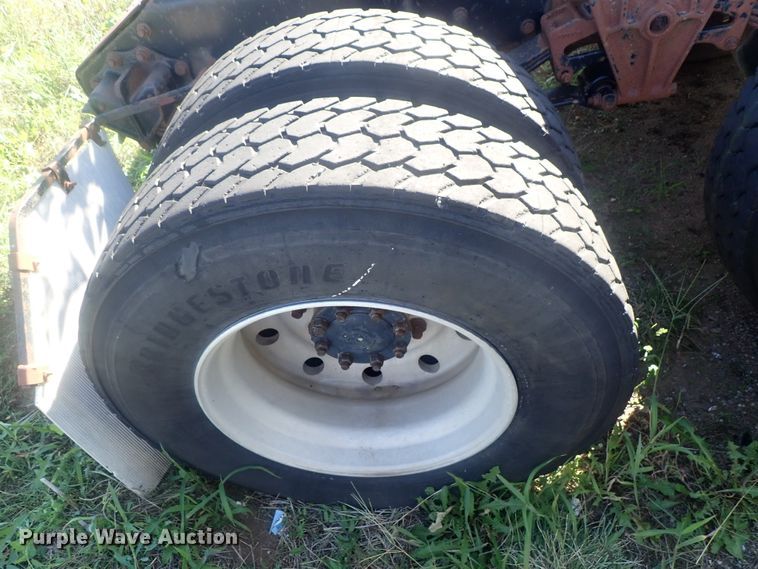 image for item DC1472 1994 White GMC WCA  semi truck