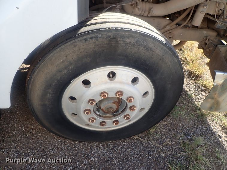 image for item DC1472 1994 White GMC WCA  semi truck