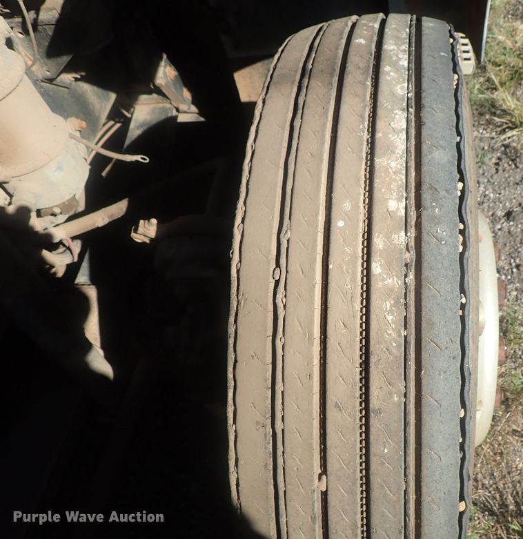 image for item DC1472 1994 White GMC WCA  semi truck