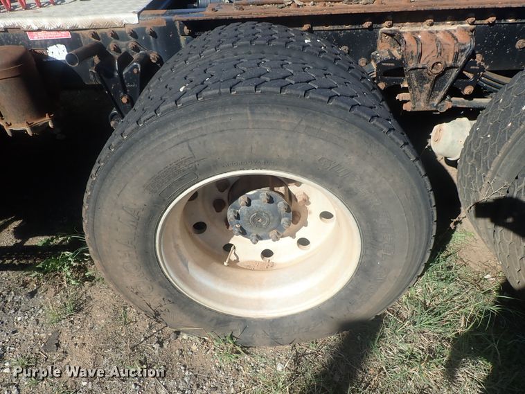 image for item DC1472 1994 White GMC WCA  semi truck