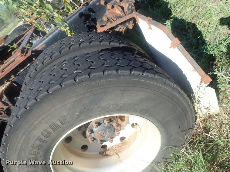 image for item DC1472 1994 White GMC WCA  semi truck