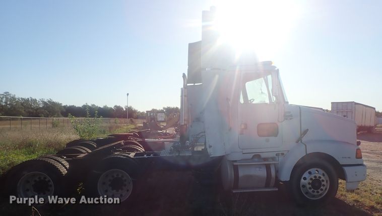 image for item DC1473 1998 Volvo WCA  semi truck