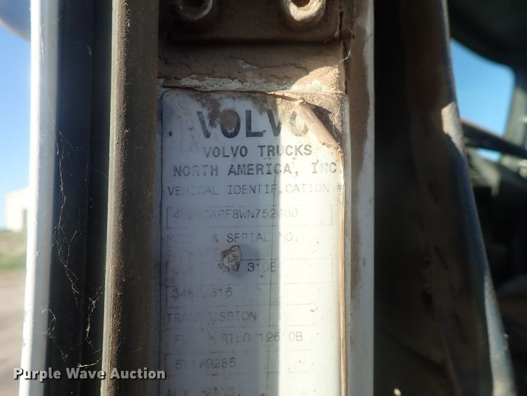 image for item DC1473 1998 Volvo WCA  semi truck