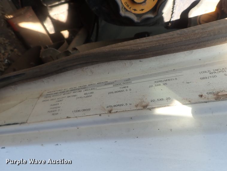 image for item DC1473 1998 Volvo WCA  semi truck