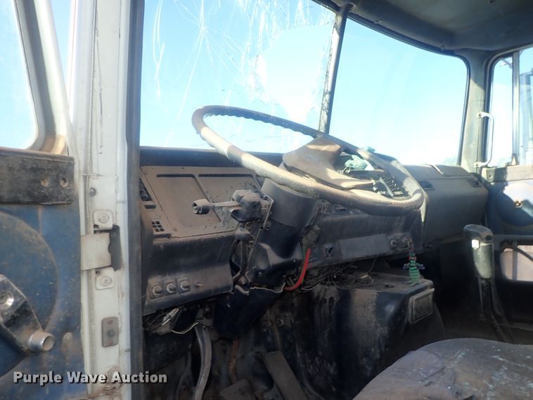 image for item DC1473 1998 Volvo WCA  semi truck