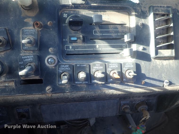 image for item DC1473 1998 Volvo WCA  semi truck