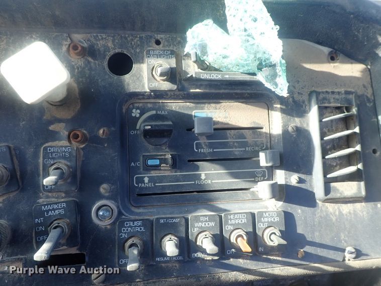 image for item DC1473 1998 Volvo WCA  semi truck