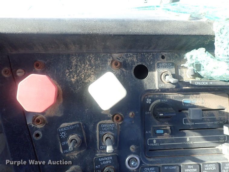 image for item DC1473 1998 Volvo WCA  semi truck