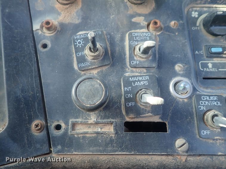 image for item DC1473 1998 Volvo WCA  semi truck