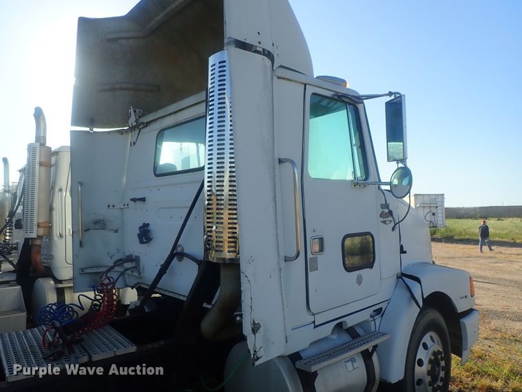 image for item DC1473 1998 Volvo WCA  semi truck