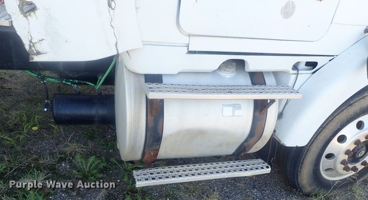 image for item DC1473 1998 Volvo WCA  semi truck