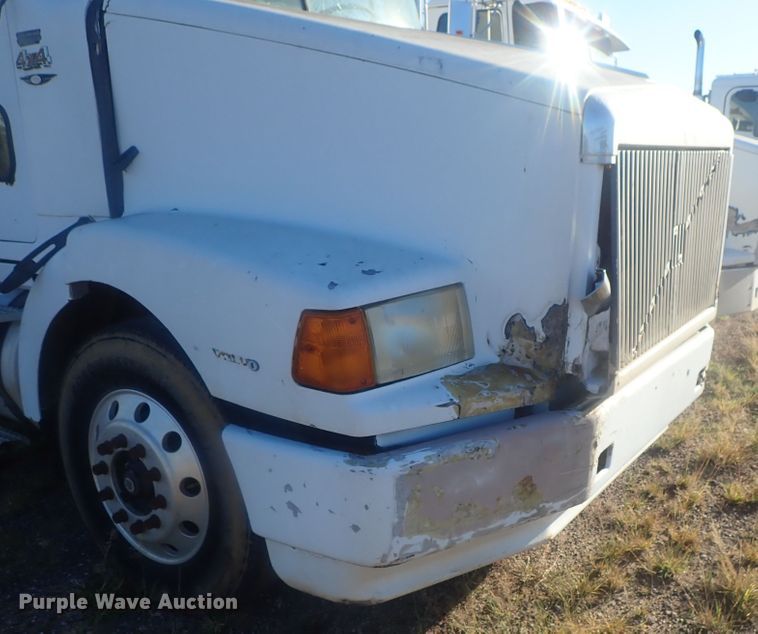 image for item DC1473 1998 Volvo WCA  semi truck