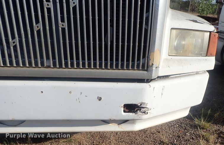image for item DC1473 1998 Volvo WCA  semi truck