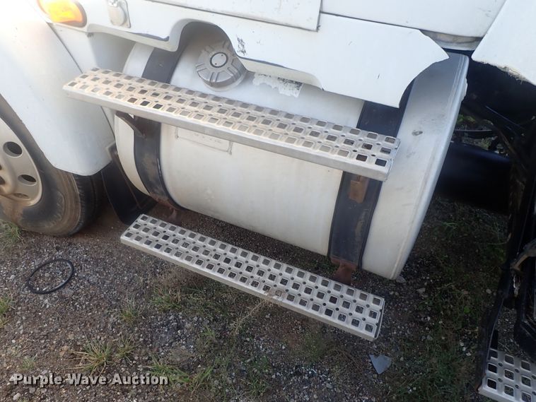 image for item DC1473 1998 Volvo WCA  semi truck