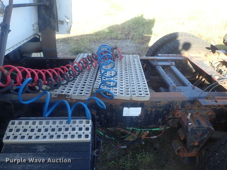 image for item DC1473 1998 Volvo WCA  semi truck