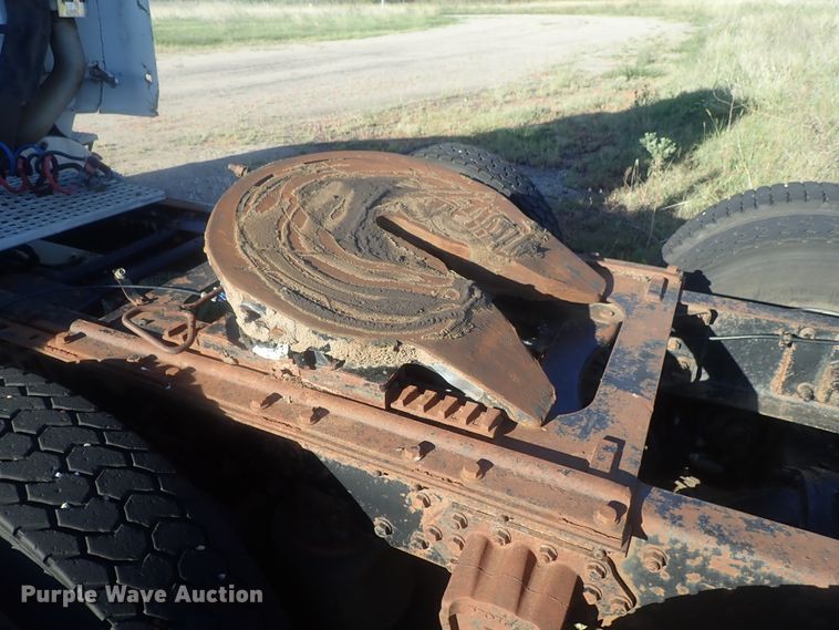 image for item DC1473 1998 Volvo WCA  semi truck