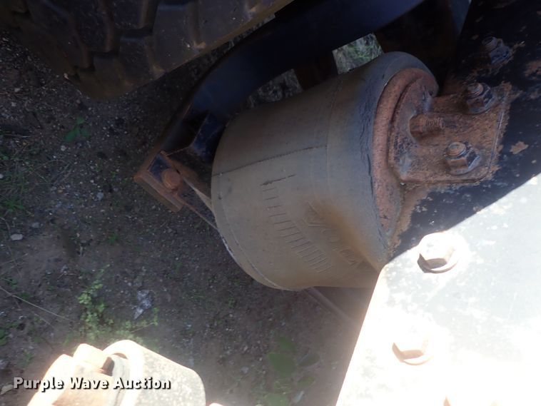 image for item DC1473 1998 Volvo WCA  semi truck