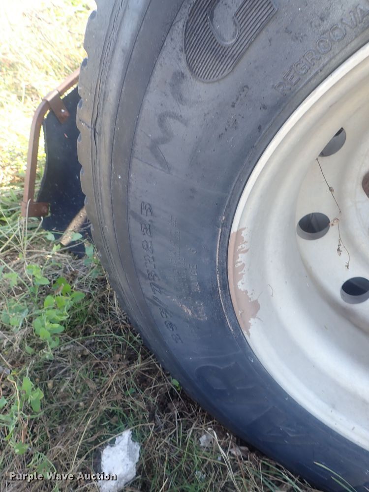 image for item DC1473 1998 Volvo WCA  semi truck