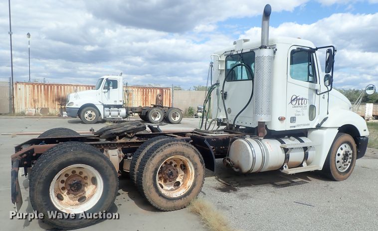 image for item DC1474 2004 Freightliner Columbia  semi truck