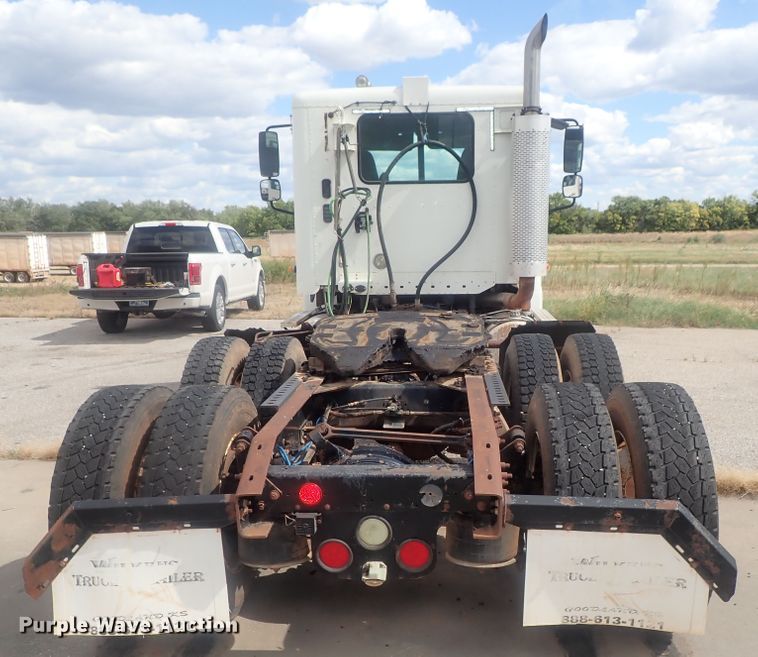 image for item DC1474 2004 Freightliner Columbia  semi truck