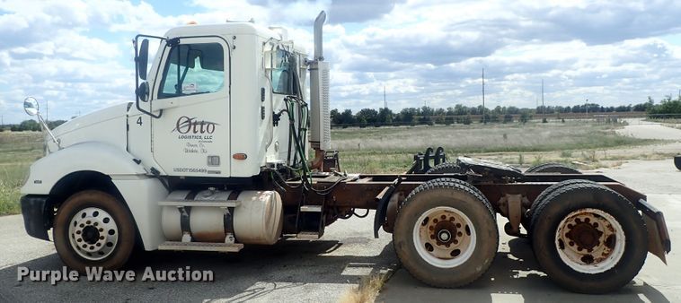 image for item DC1474 2004 Freightliner Columbia  semi truck