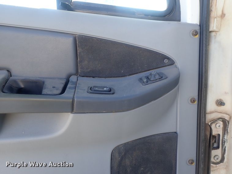 image for item DC1474 2004 Freightliner Columbia  semi truck