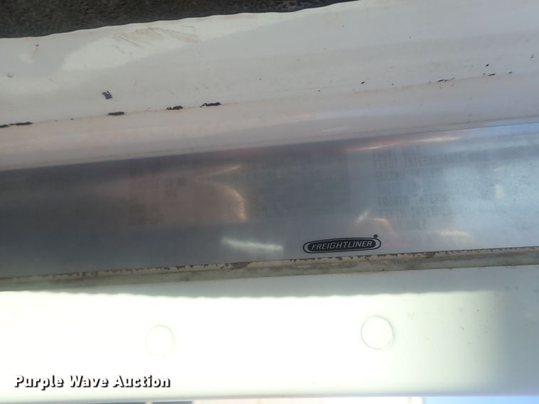 image for item DC1474 2004 Freightliner Columbia  semi truck