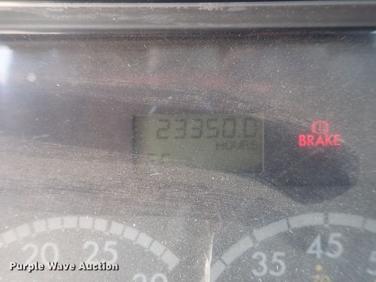 image for item DC1474 2004 Freightliner Columbia  semi truck