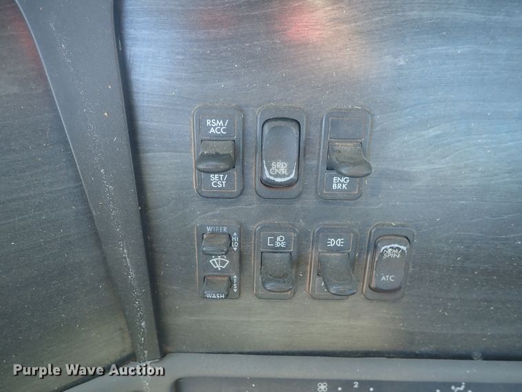 image for item DC1474 2004 Freightliner Columbia  semi truck