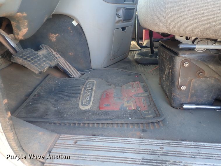 image for item DC1474 2004 Freightliner Columbia  semi truck