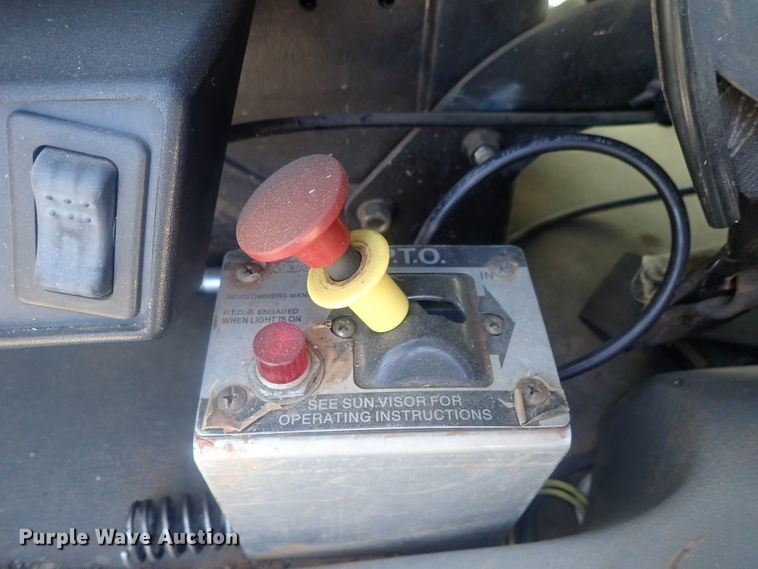 image for item DC1474 2004 Freightliner Columbia  semi truck