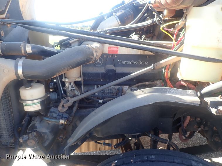 image for item DC1474 2004 Freightliner Columbia  semi truck