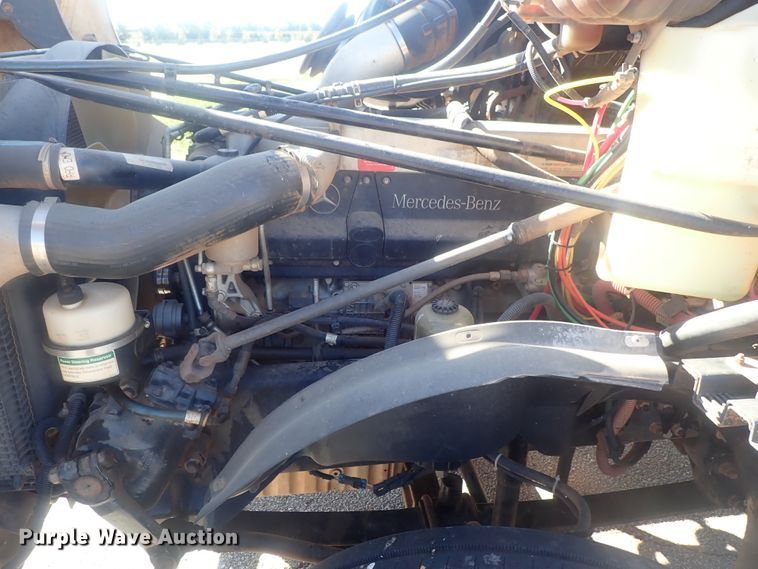 image for item DC1474 2004 Freightliner Columbia  semi truck