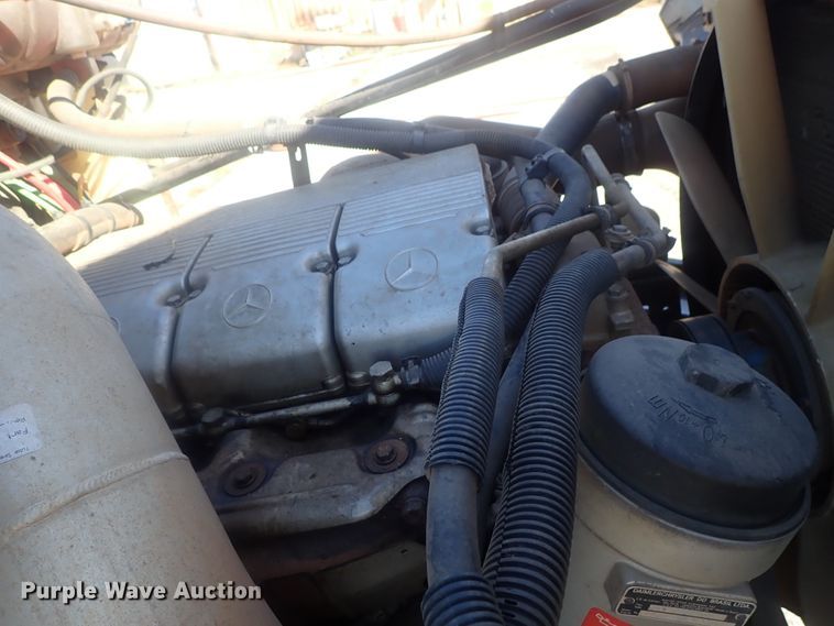 image for item DC1474 2004 Freightliner Columbia  semi truck