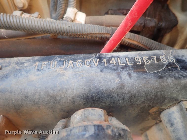 image for item DC1474 2004 Freightliner Columbia  semi truck