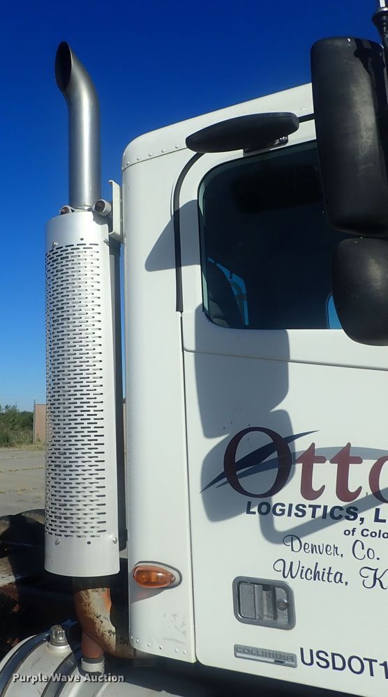 image for item DC1474 2004 Freightliner Columbia  semi truck