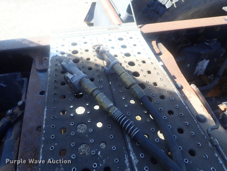 image for item DC1474 2004 Freightliner Columbia  semi truck